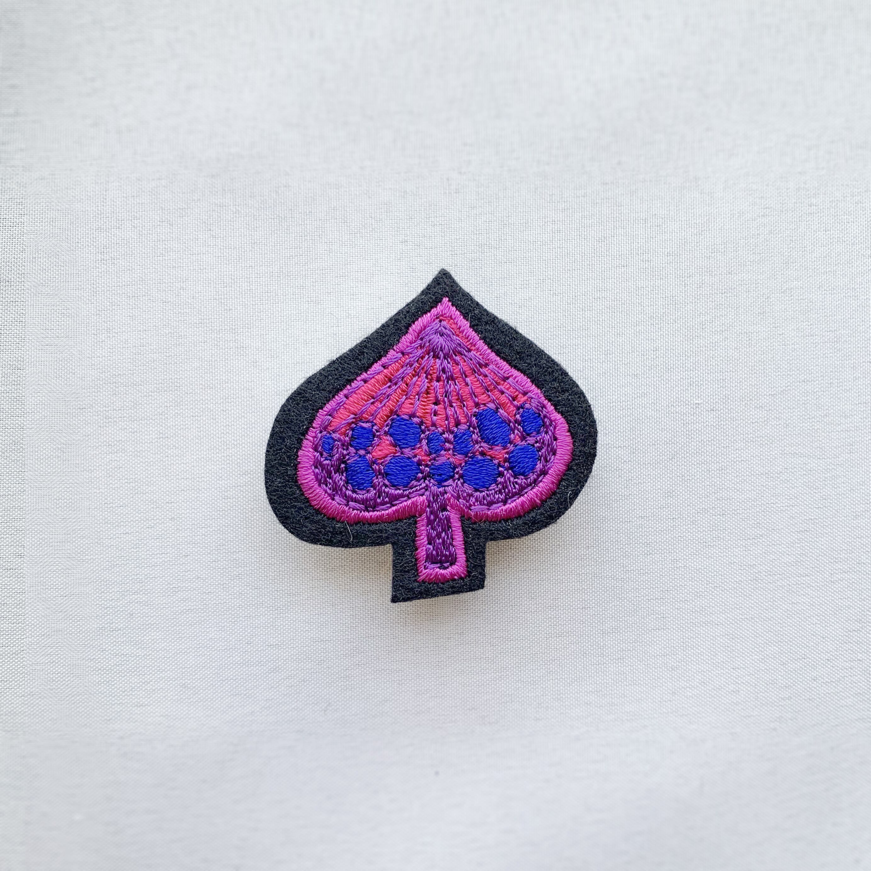 刺繍ブローチ  (br-174）3色