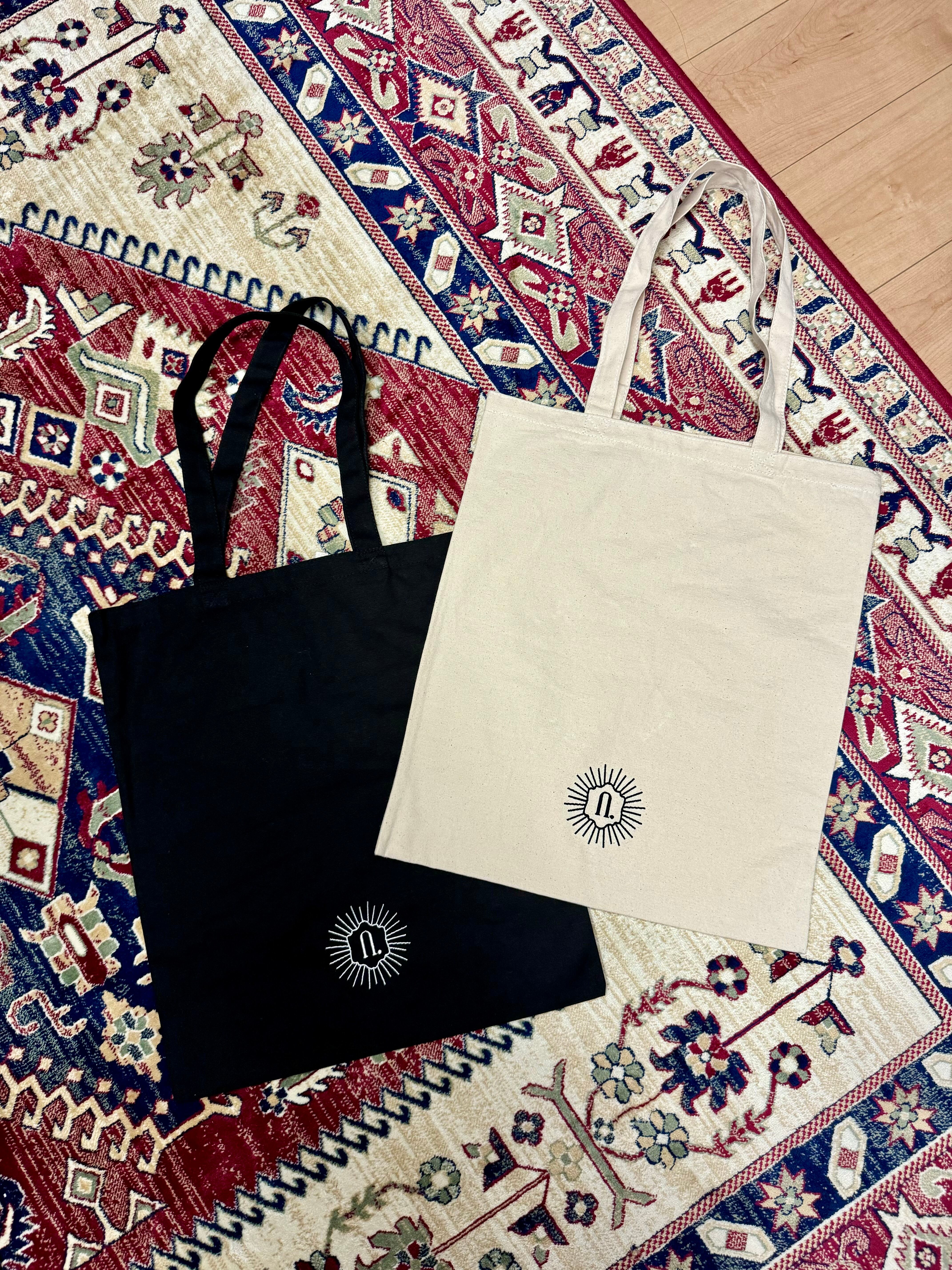 n. Logo Tote / color : beige