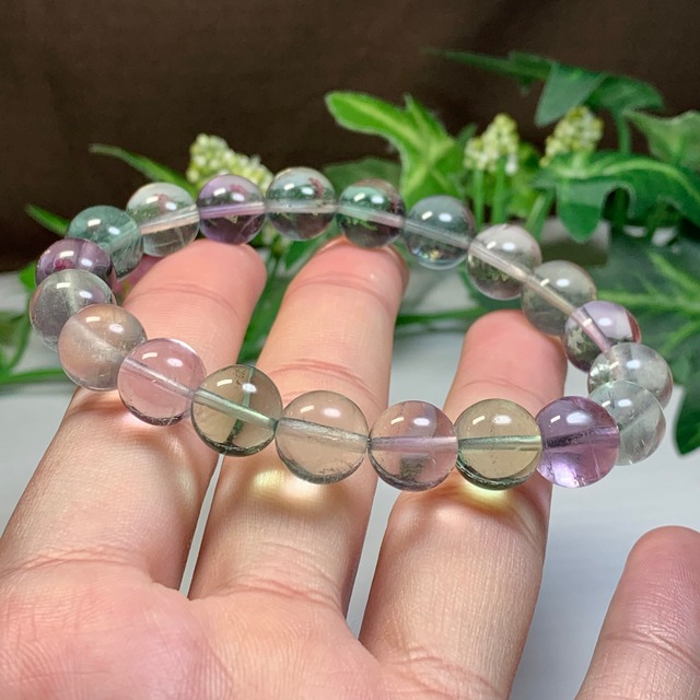 A81.透明☆可愛い色合い フローライト ブレスレット