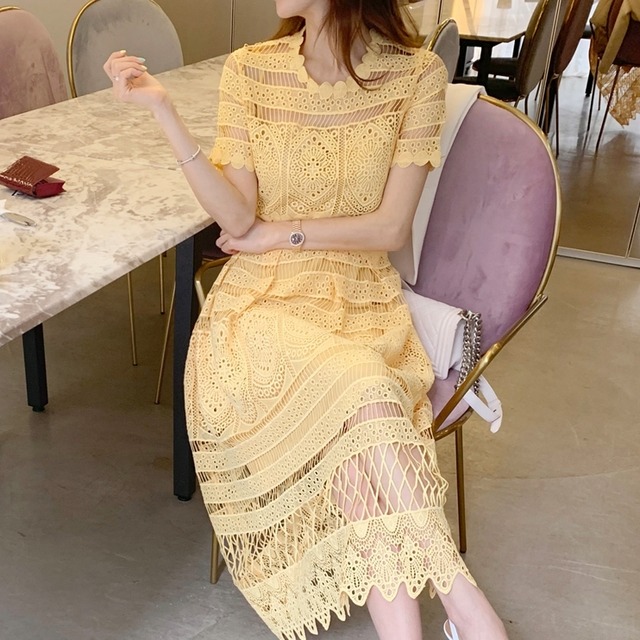 ワンピース ミディアム丈 送料無料 ティアードワンピース パンチングレース クロシェ レース クルーネック シアー シースルー 半袖 袖あり パフスリーブ 袖あり パフスリーブ スクエアネック Aライン かわいい 大人可愛い 大人 上品 おしゃれ お洒落 大人可愛い 大人女子 ラブリー キュート ガーリー 主役級 存在感 とろみ感 オフホワイト ベージュ 無地 春 夏 10代 20代 30代学生 デート お出かけ 女子会 休日 パーティー イベント リゾート トレンド 流行