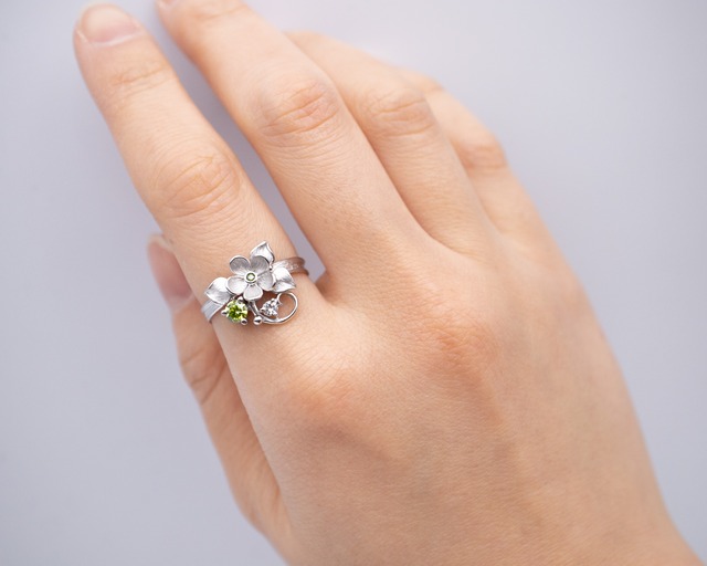 《Pt950》Petit Fleur_アイスグリーンダイヤモンド0.162ct_669R