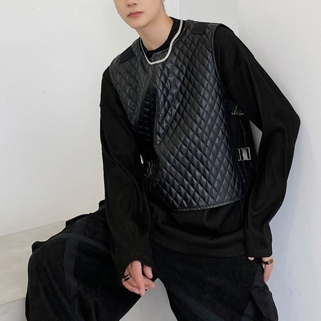 サイドベルト付きブラックキルトベスト 1color MTO0352