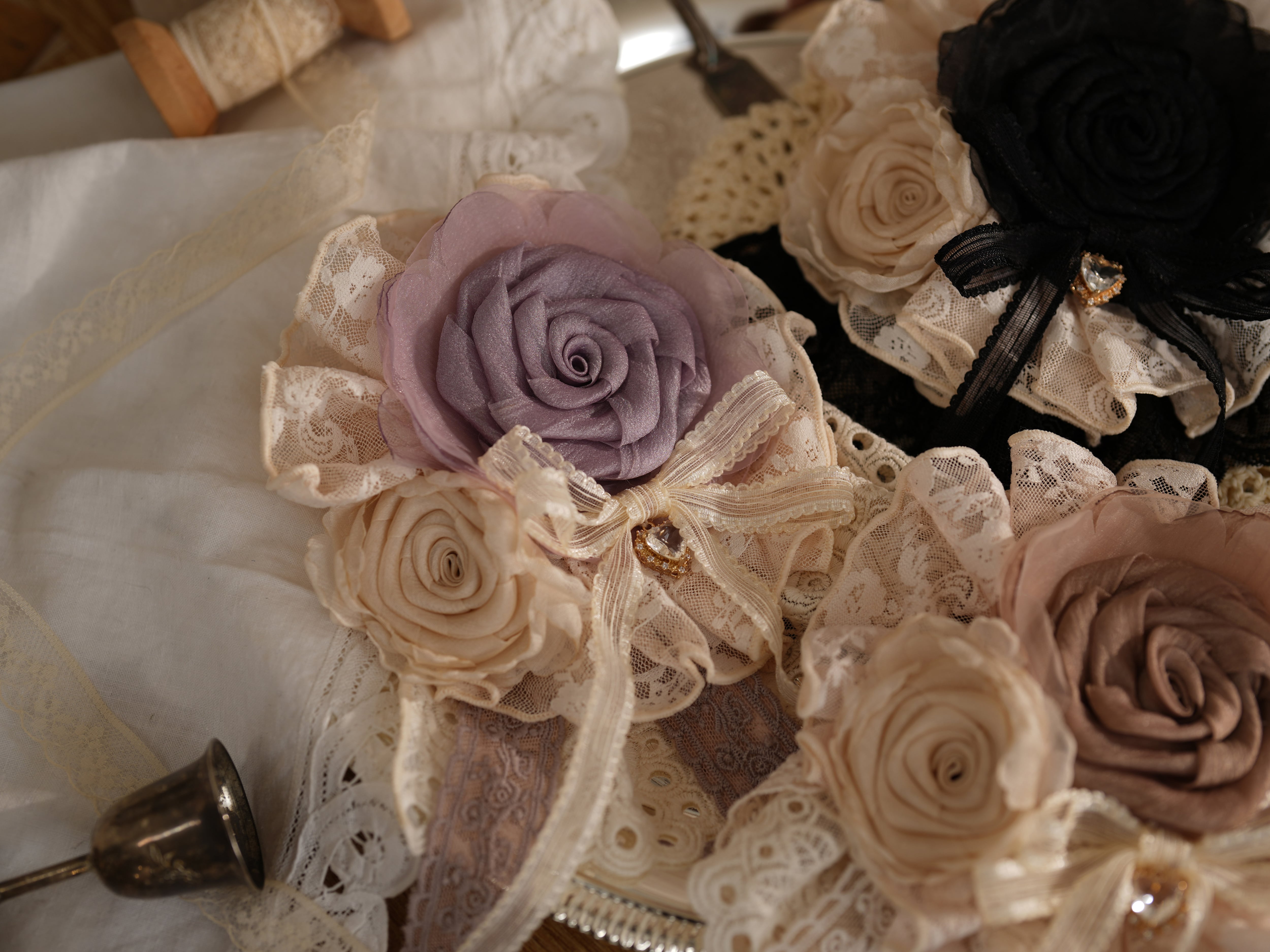 小夜啼鳥と薔薇 リボンローズクリップ | HoshibakoWorks