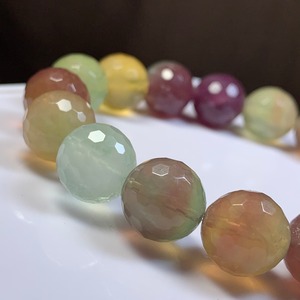 no2.多彩な変わった色合いフローライト・ブレスレット