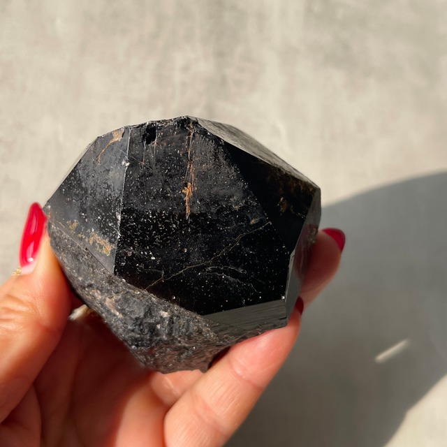 完全不透過の真っ黒モリオン原石｜中国産｜アルバイト共生｜天然ブラッククォーツ