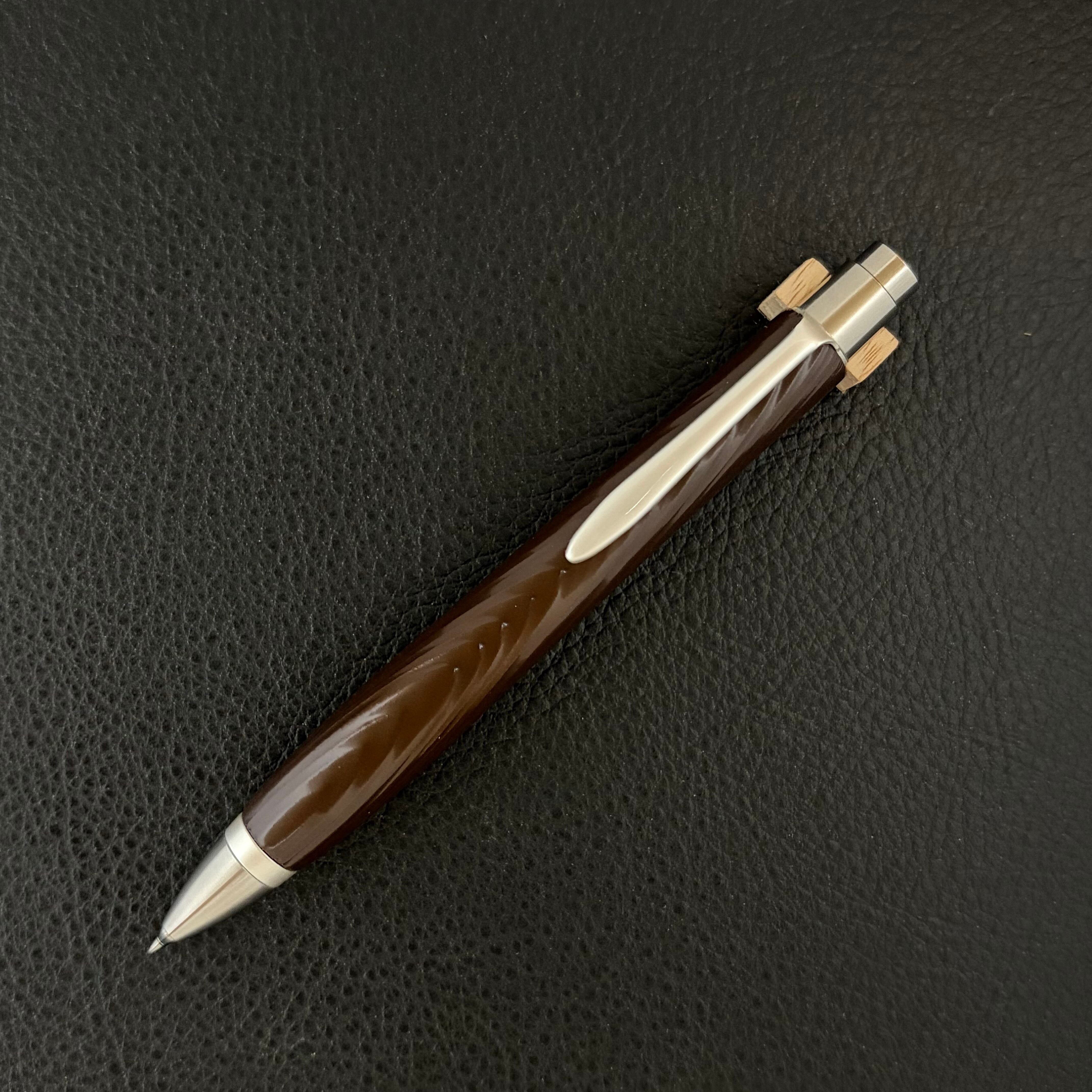 ウッドペンクラフト 鶯 BP 屋久杉浮造り国産黒漆-5210】ペンシル | 匠衆・朱椿粋