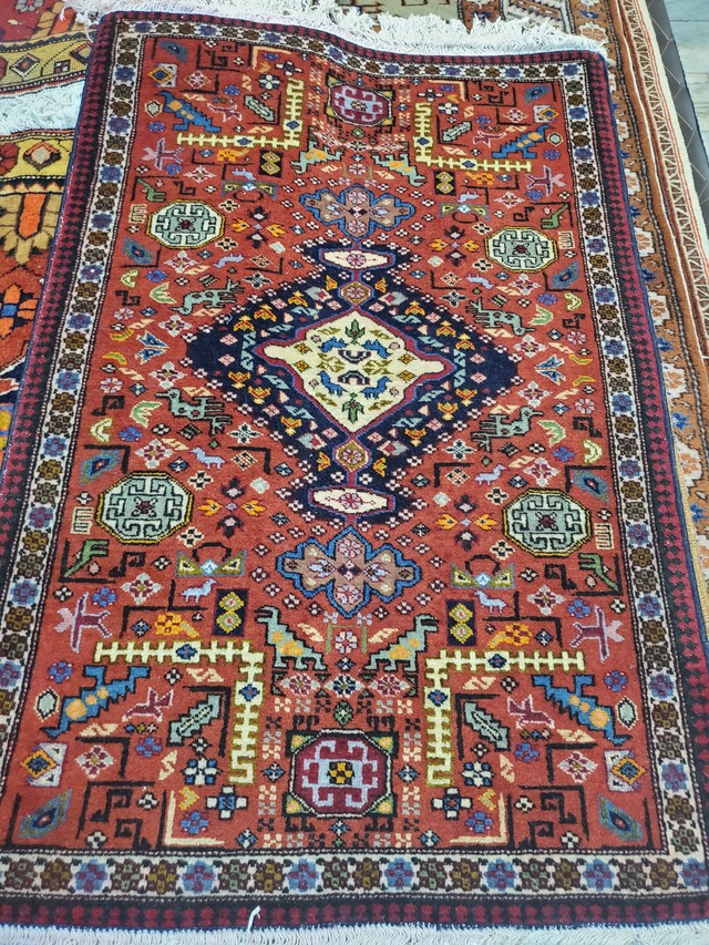 絨毯クエスト51【No.18】※現在、こちらの商品はイランに置いてあります。ご希望の方は先ずは在庫のご確認をお願いします。