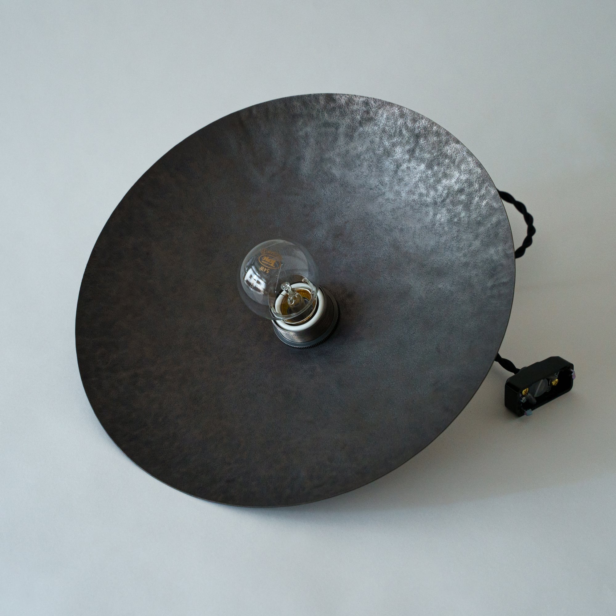 骨董品　古銅輪灯　鎖付き 受注製作】ペンダントランプE26 ＜コリーヌ310＞ / 真鍮黒染め pendant
