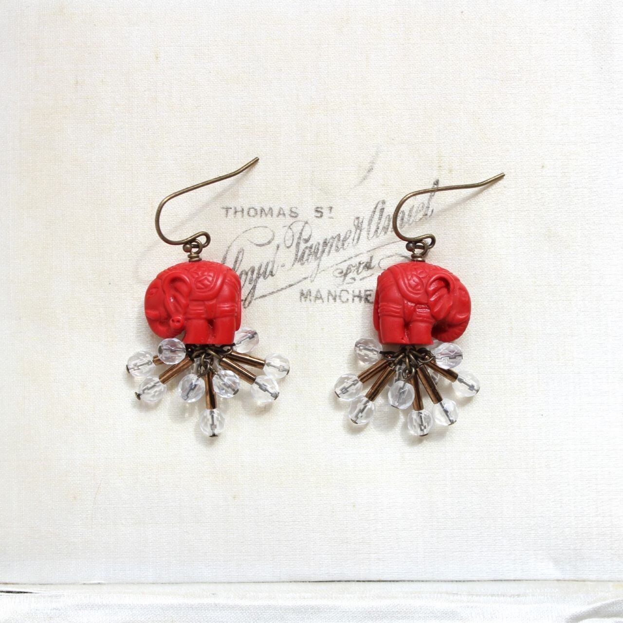 可愛いビーズとシュール象のピアス 可愛いビーズとシュール象のピアス