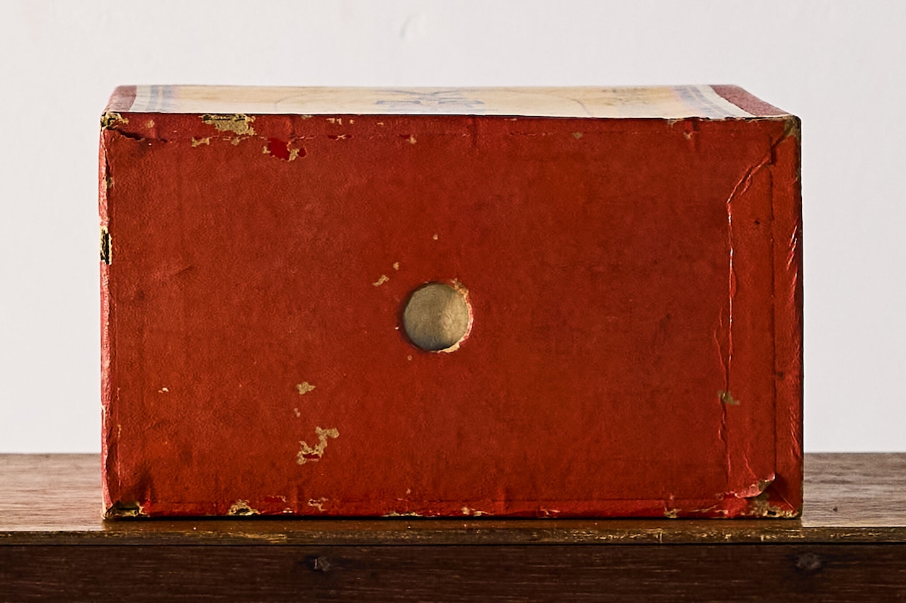 薬箱ラベルの赤い紙製小引き出し