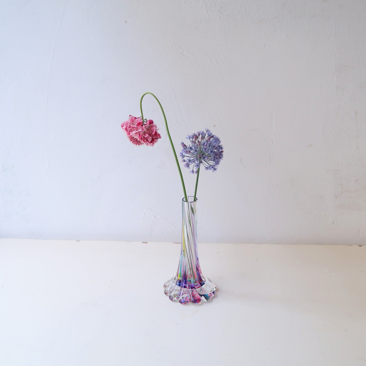 パープルネオンの花瓶