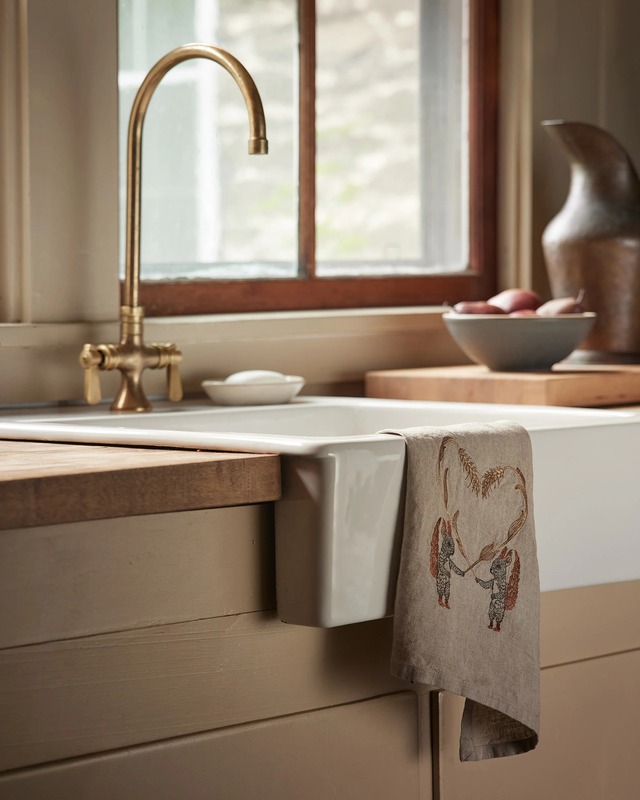 Coral&Tusk ティータオル Squirrels with Wheat