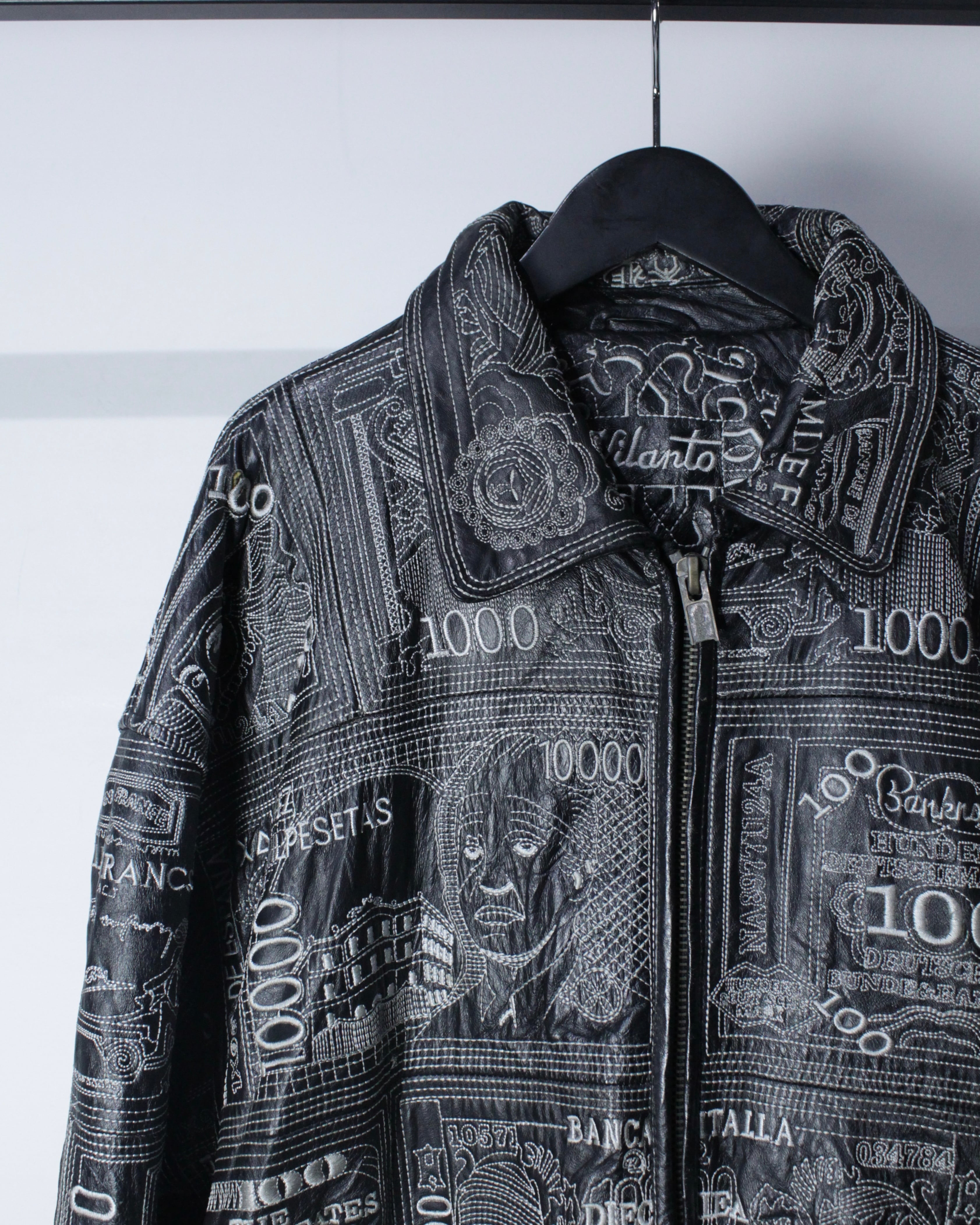 Caka BLACK】Various Bill Total Embroidery Vintage Leather Jacket