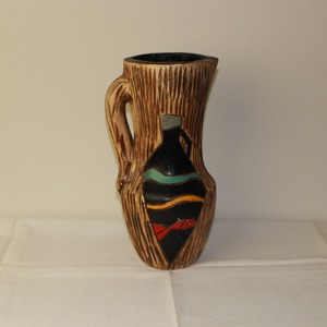 アンティークの時間に花を添える花器