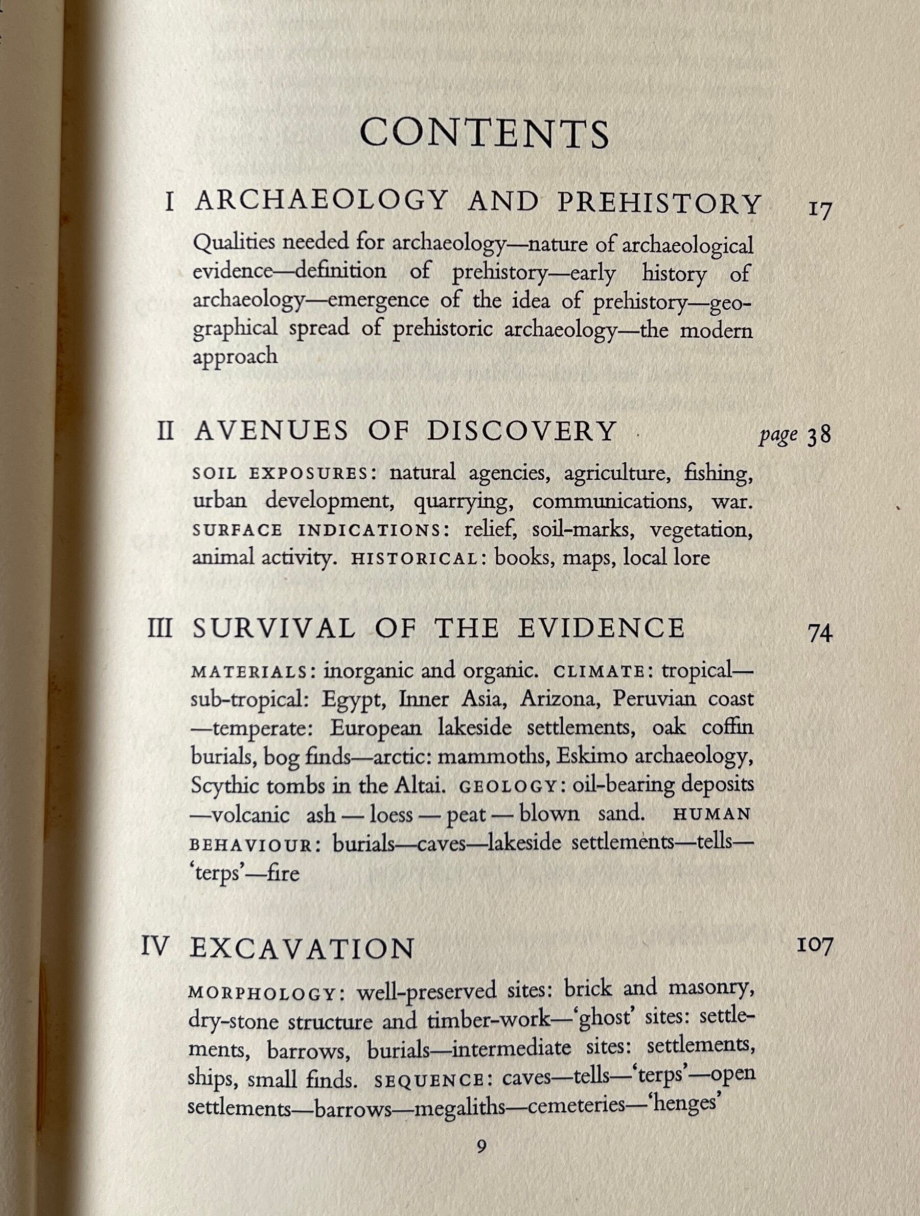 Archaeology and Society: Reconstructing the Prehistoric Past 3rd edition / Grahame Clark / Methuen