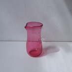 ビビッドピンクの水差し