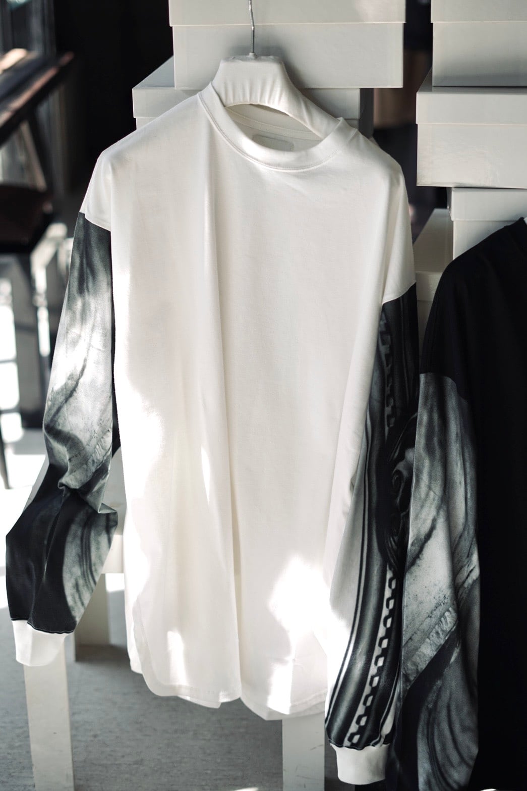 Mediam / Memories Sleeve Rib Long Tee ( White , Black ) | JUQUI Online