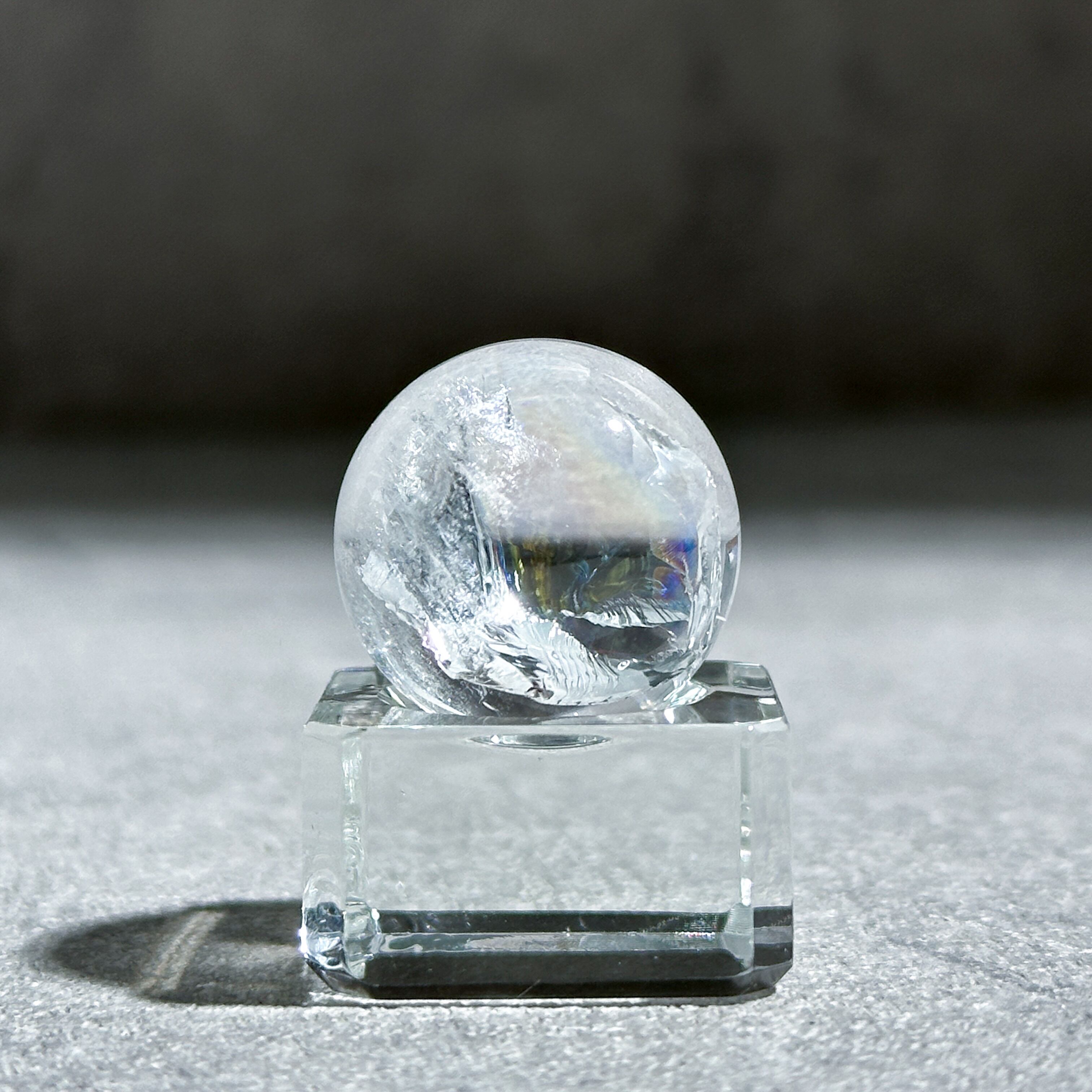 台座付き◎クリア(クラック)クォーツ スフィア84◇ Clear Quartz