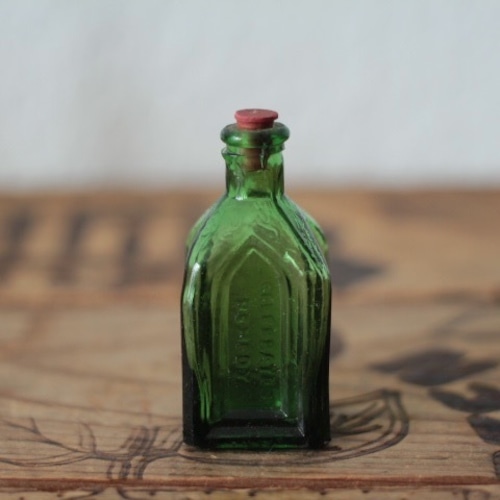 ヴィンテージ 小瓶／小さなグラスボトル グリーン