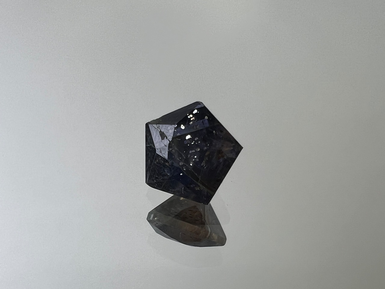 アイオライトサンストーン  1.78ct　[C13‐734]