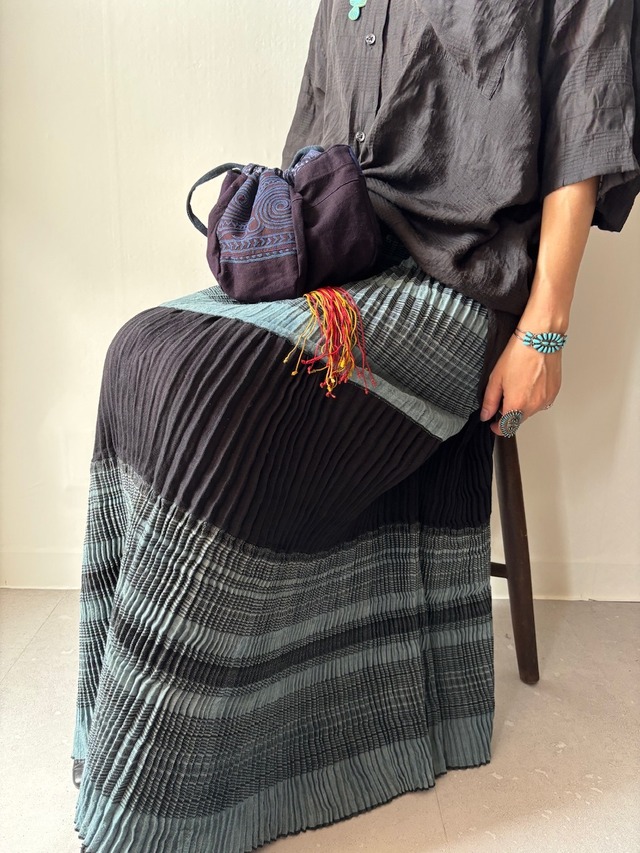 モン族スカート 057 ロング ろうけつ染め アップリケ プリーツ bamiオリジナルパターン