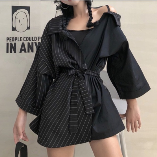 アシンメトリー シャツ ストライプ オフショルダー トップス カジュアル ストリート 黒 ブラック 白 ホワイト おしゃれ かっこいい 韓国 韓国ファッション オルチャン オルチャンファッション K340 Korean Select 韓国ファッション オルチャンファッション