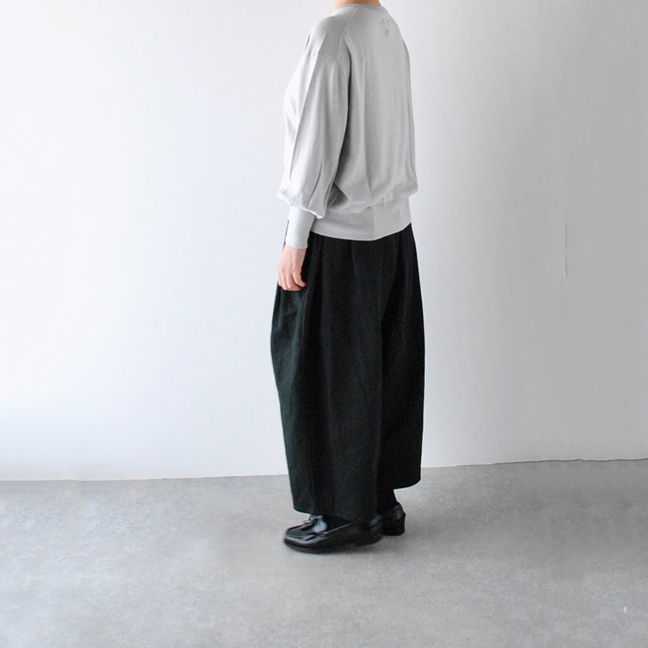 ROBE de PEAU ﾊﾞｯｸｻﾃﾝ ｶﾐｰﾕﾀｯｸﾊﾟﾝﾂ (ﾌﾞﾗｯｸ) R347 | NORTHWEST SELECT