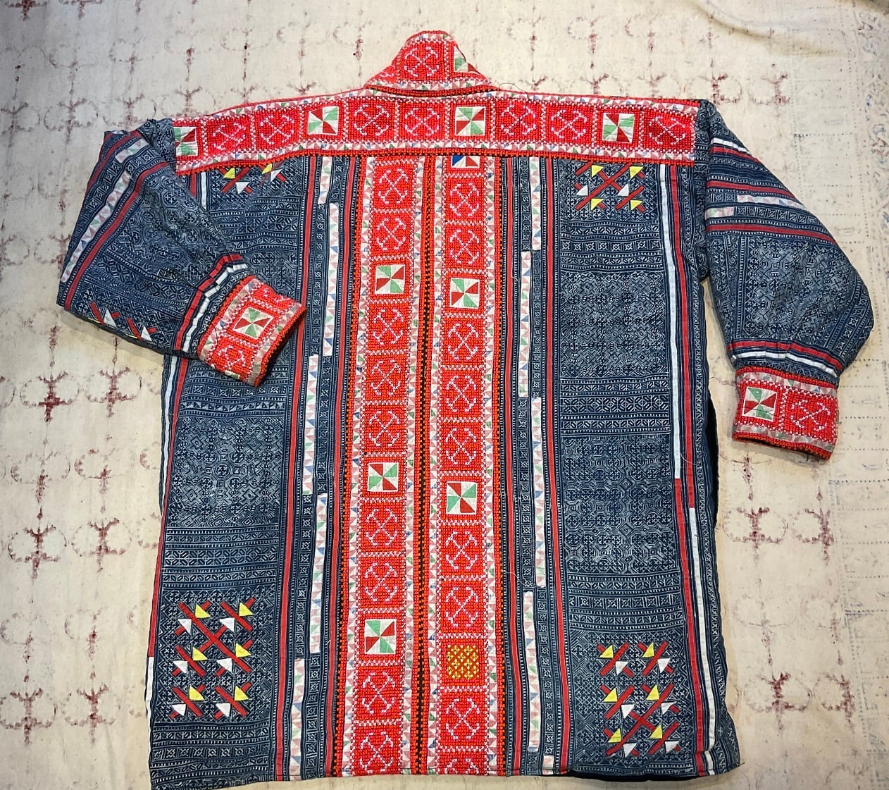 モン族手刺繍コットンリバーシブルジャケットB2400155 モン族手刺繍コットンリバーシブルジャケットB2400155