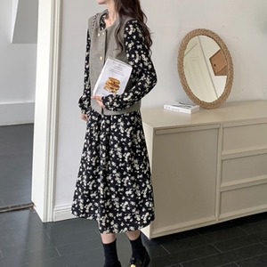 ラウンドネックグレーベスト＆花柄ブラックワンピースのセットアップ W00838