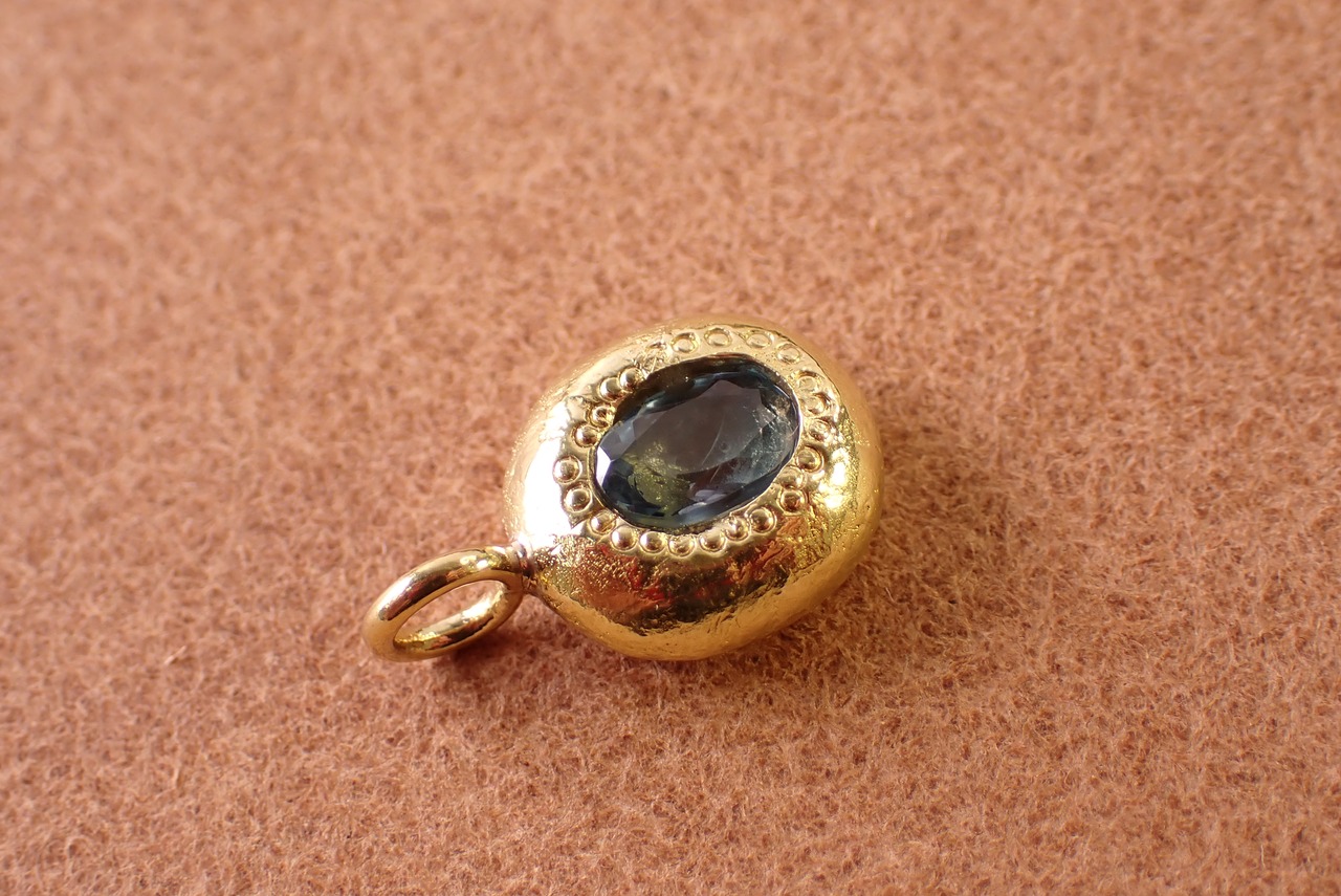 ロンドンブルートパーズペンダントトップ ブラス(真鍮) [D11‐82]