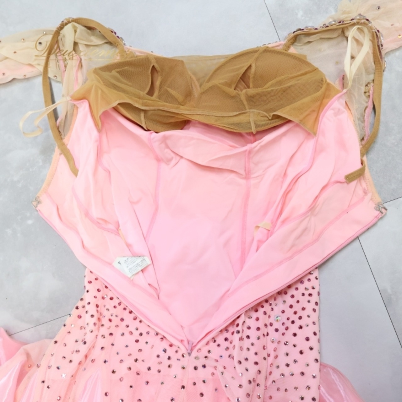 社交ダンス 衣装 チャコット Chacott スタンダードドレス ドレス ワンピース スタンダード ピンク フロート レース フリル デモ 競技 ダンス パーティ 発表会 日本製 ピンク系 かわいい 女性らしい フォーマル スカート揺れる おしゃれ パーティー衣装 社交ダンス用 競技用コスチューム