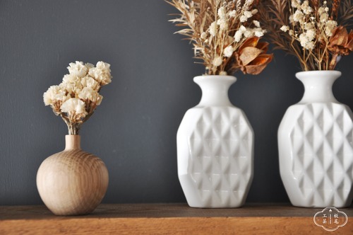 mini wood vase.