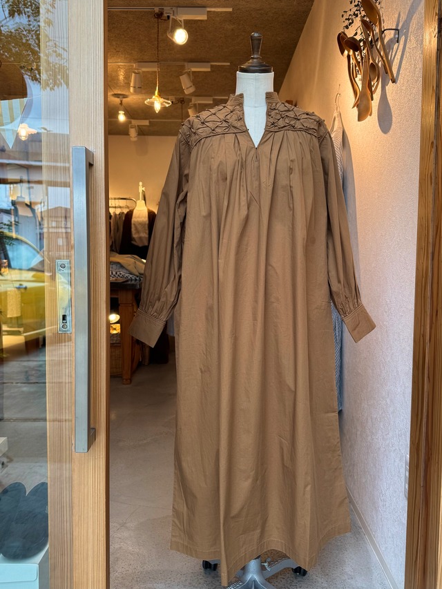 doux bleu  ドットスモッキングワンピース