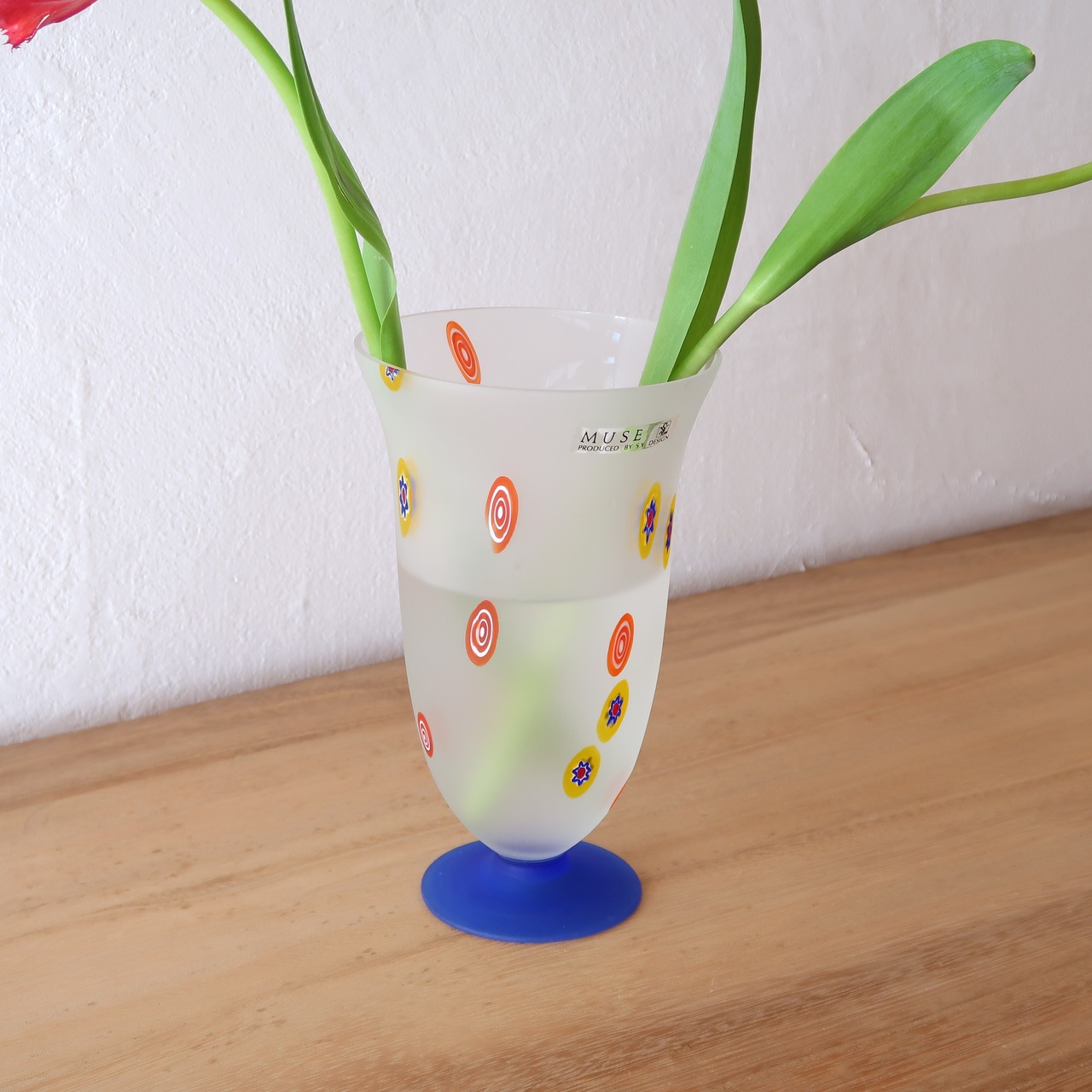 切り絵のような花瓶