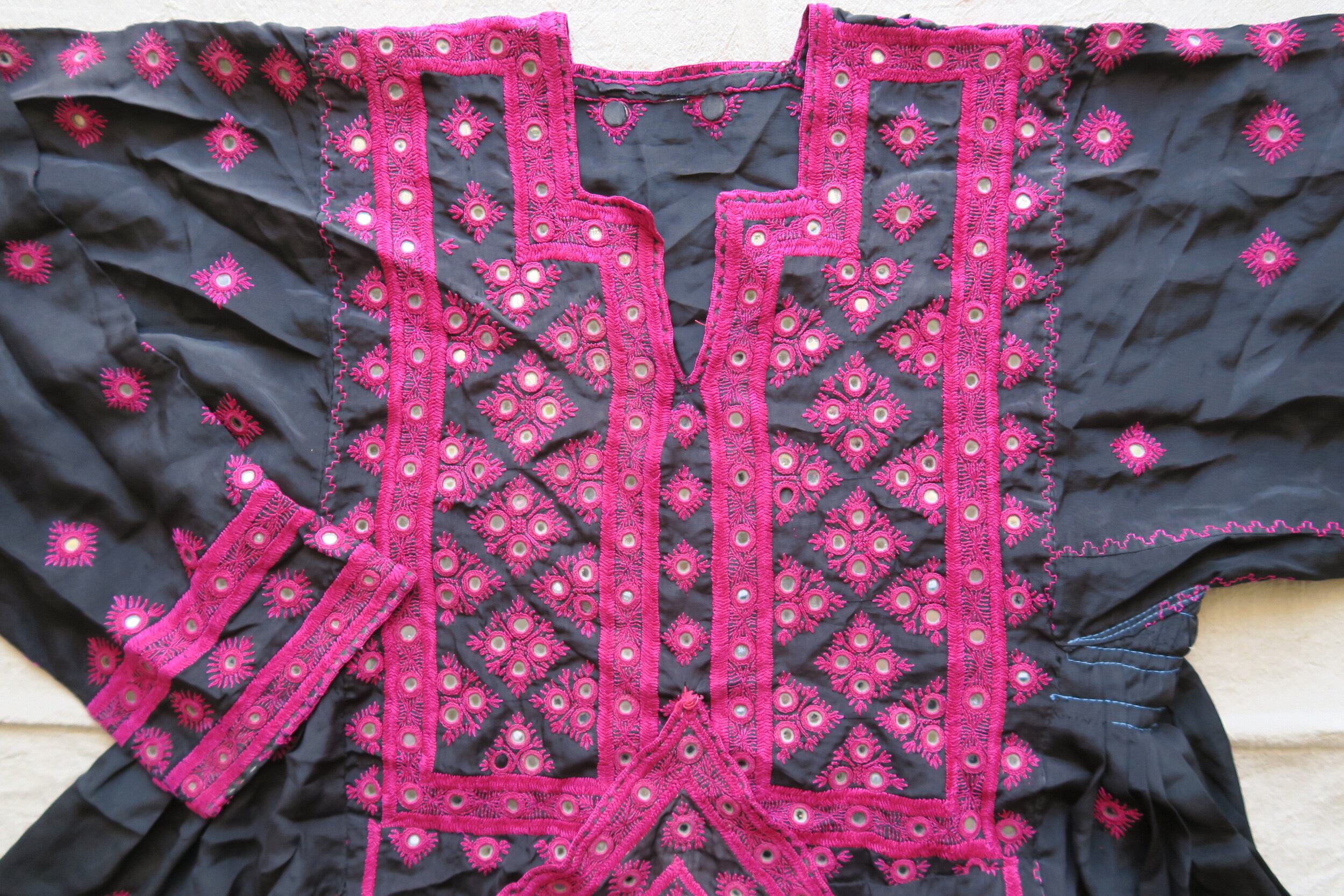 バロチスタンドレス|トライバルブラック