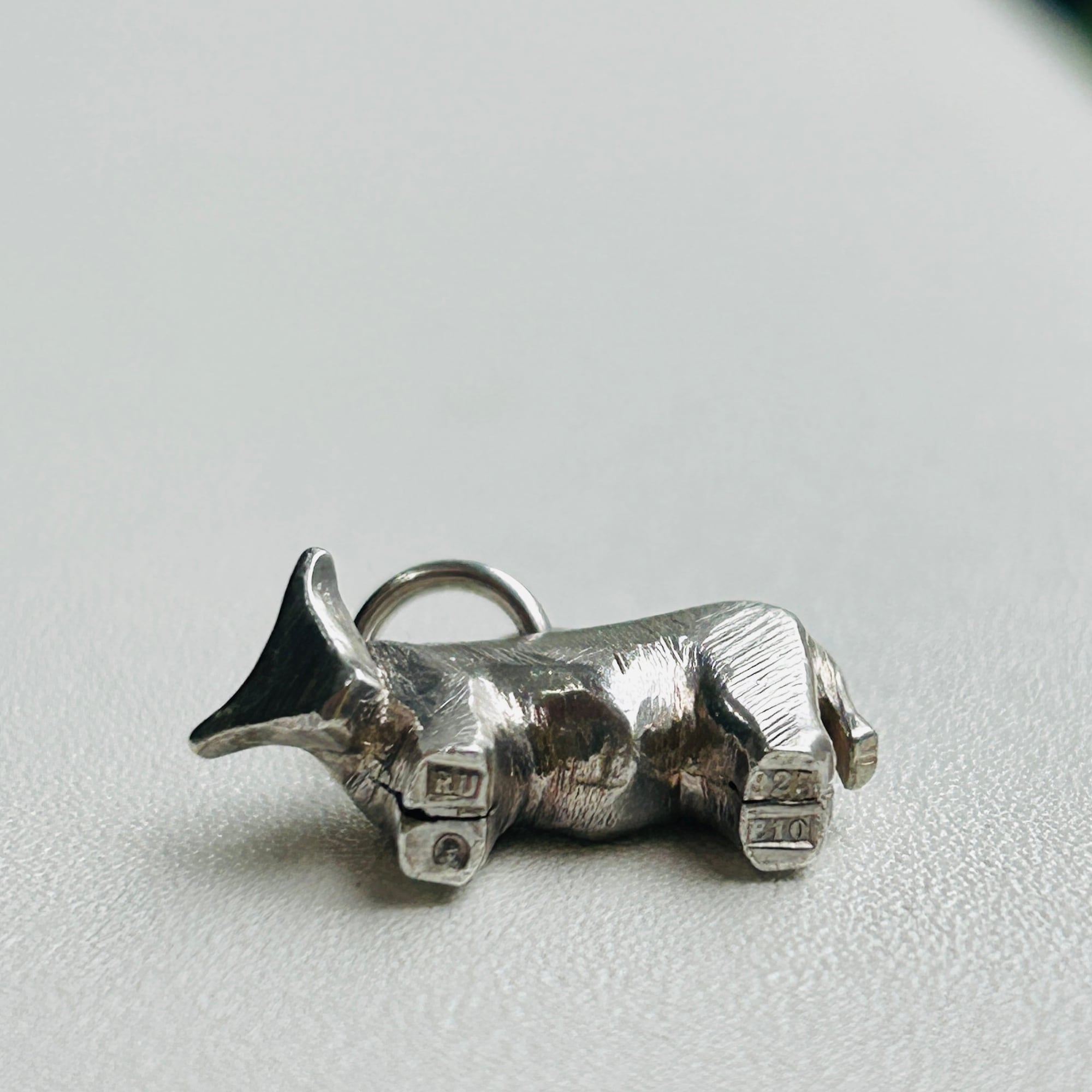 1979 Rey Urban シルバー925 Cow チャーム | Milo Antiques & Vintage