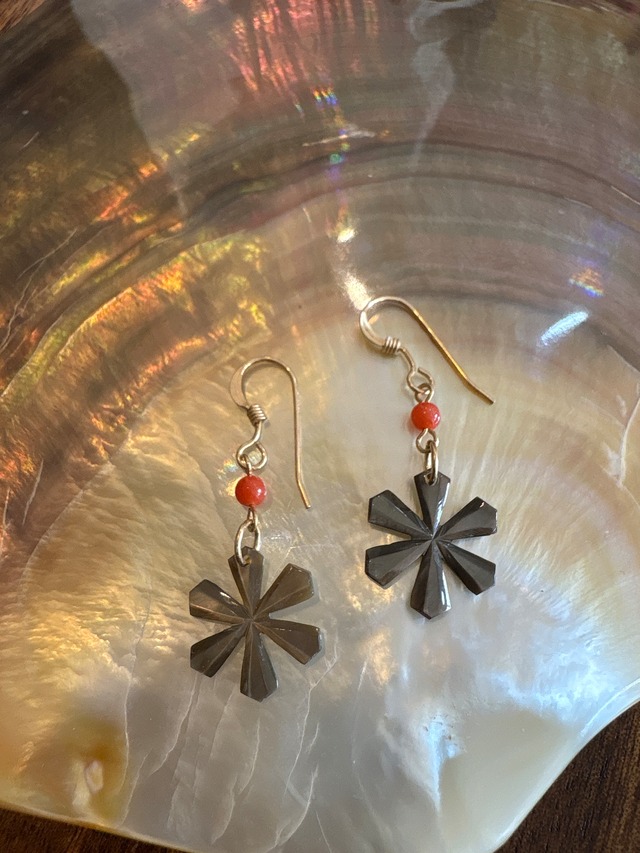 黒蝶貝結晶　ピアス