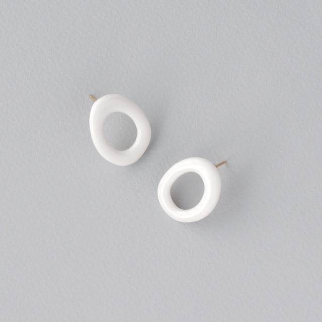 白磁のハートピアス