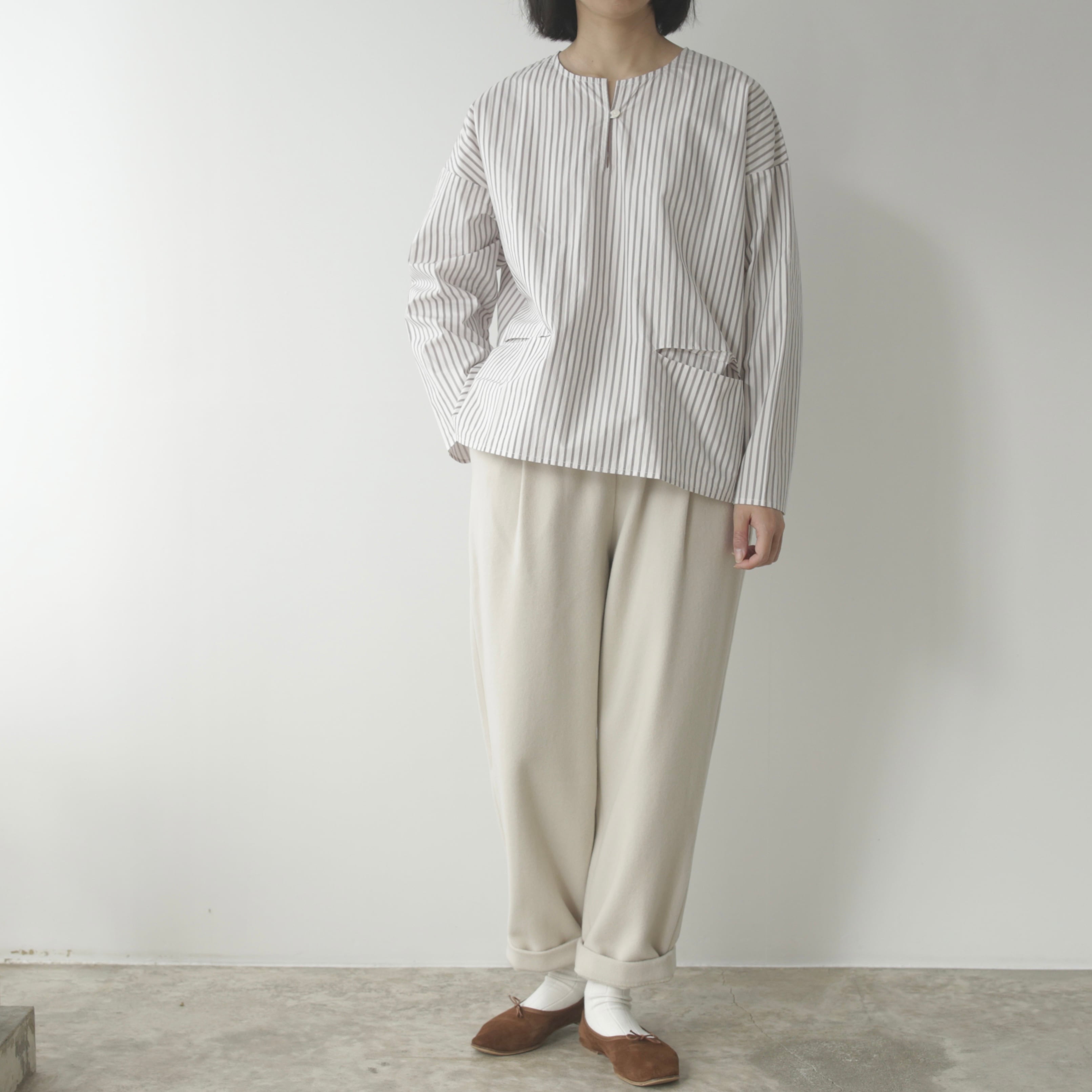 Yoli シンプルブラウス野草柄 | Vie