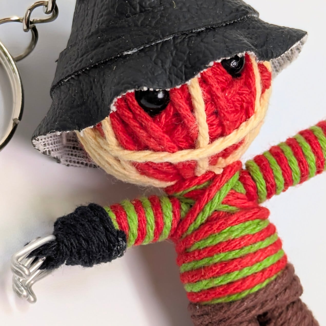 【 フレディ・クルーガー 『 エルム街の悪夢 』 】 Voodoo doll KeyHolder / ブードゥー人形 / 身代わり人形 /お守り人形  〚アメリカン雑貨 アメトイ〛