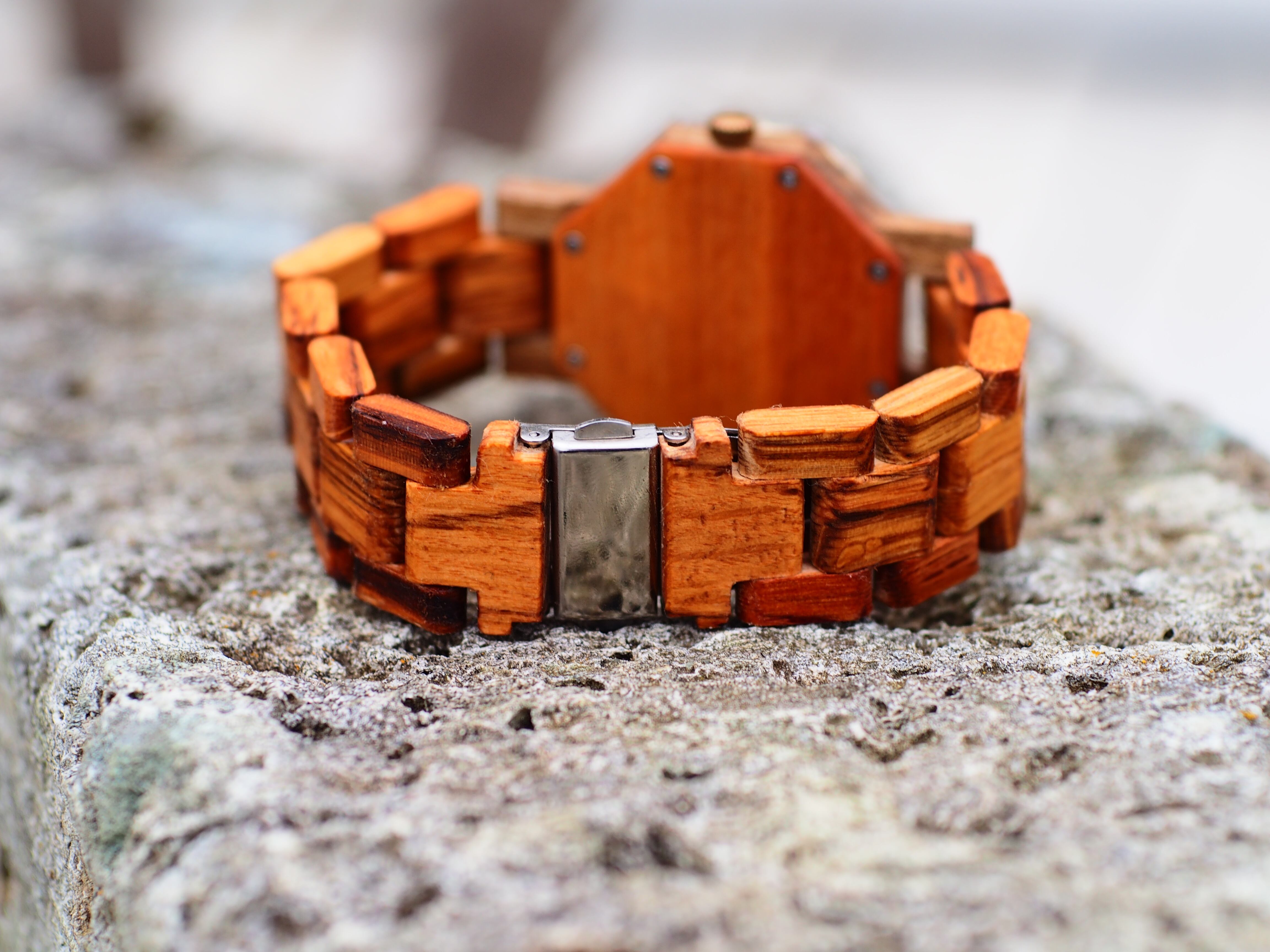 八角形の木製腕時計 | ATELIER SAZANCA