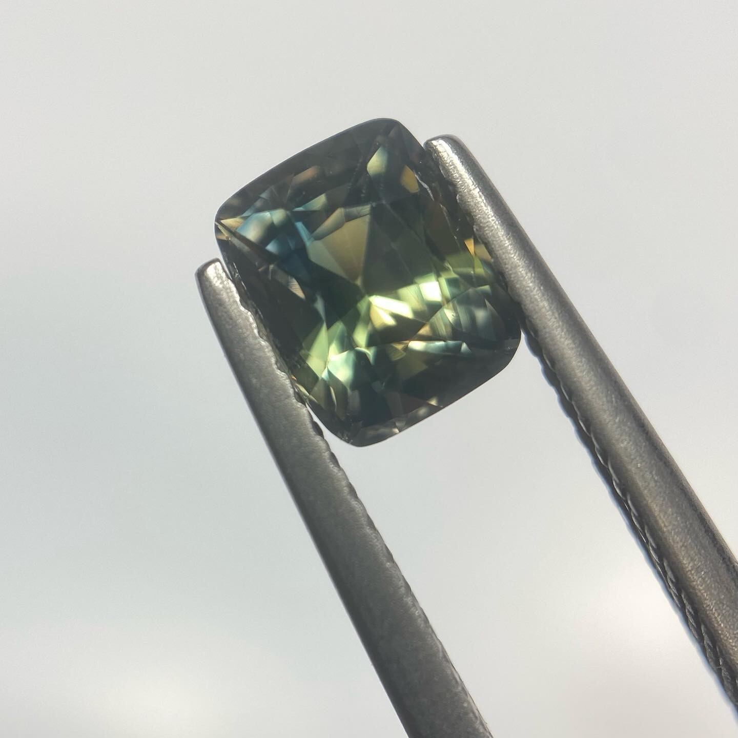 日夜を表したサファイア