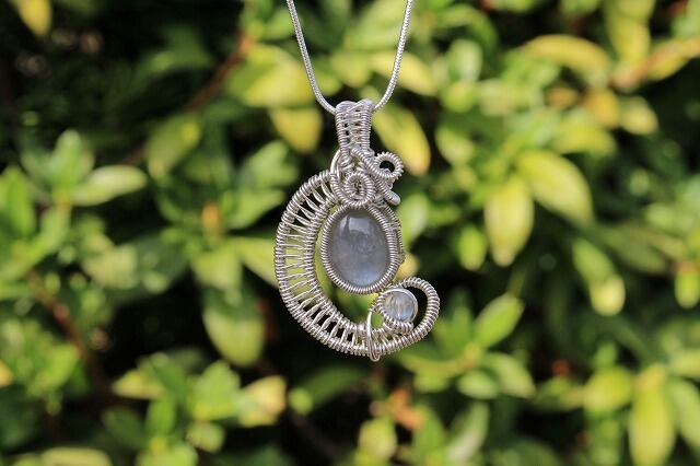 Moonstone silver925 wirewrapping pendant