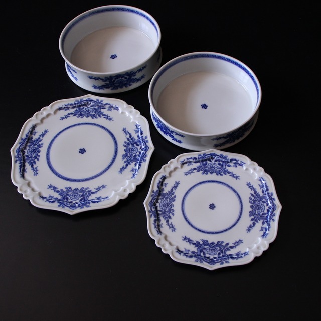 江戸唐草紋　四方輪花重