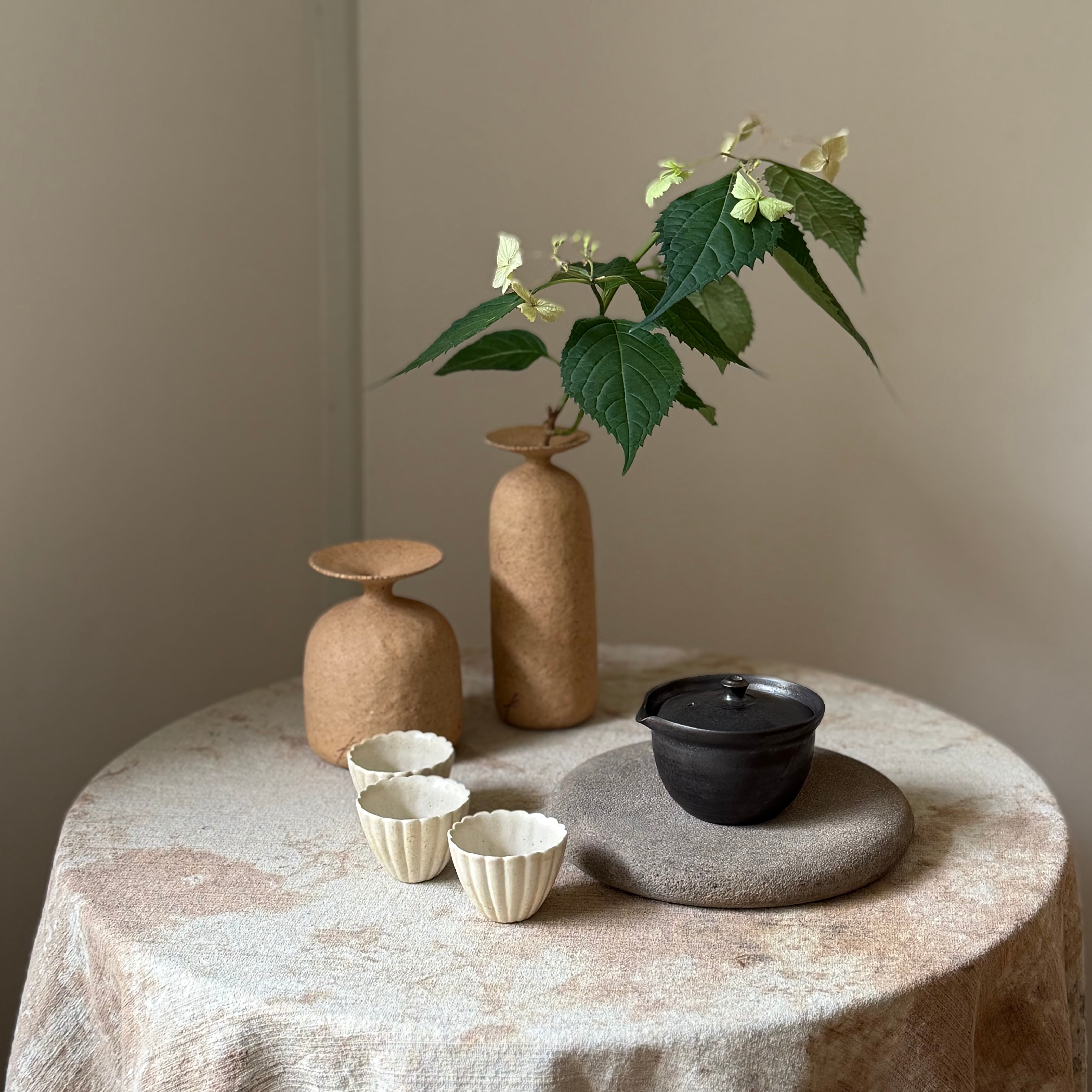 高田かえ 素土花器 大 | gallery 一白
