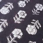 ブロックプリント生地【50cm単位】インド綿  小花柄 黒×生成り #59110-BK1