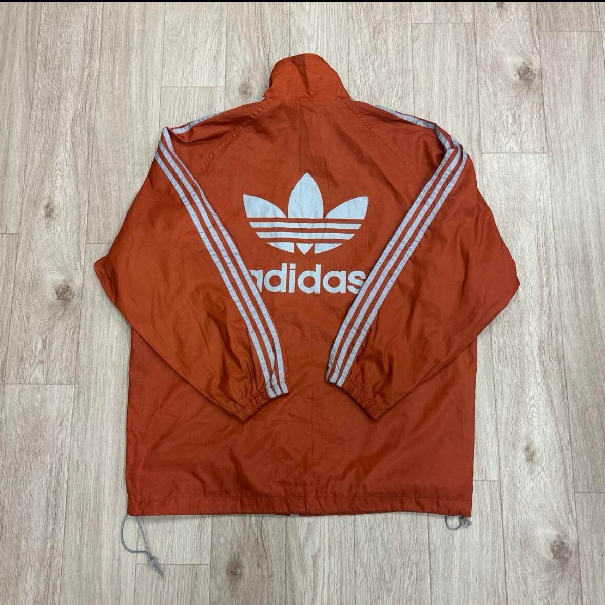 149 adidas プルオーバーナイロンジャケット 刺繍ロゴ オレンジ 149 adidas プルオーバーナイロンジャケット 刺繍ロゴ オレンジ