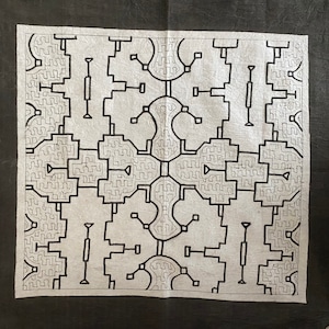 中型途中図白リング　50cm リング四隅 途中図　shipibo シピボ族　南米アマゾンの草木染め　風呂敷サイズ