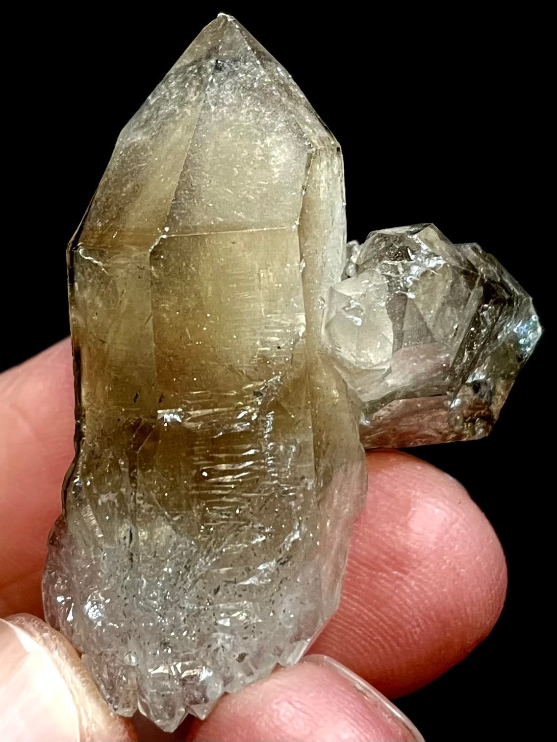 16) ロシア・レムリアンクオーツ「レムリアン・ウラル」レコードキーパー・スモーキー(中型)