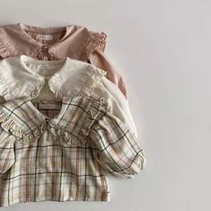 フリル襟付きシャツ